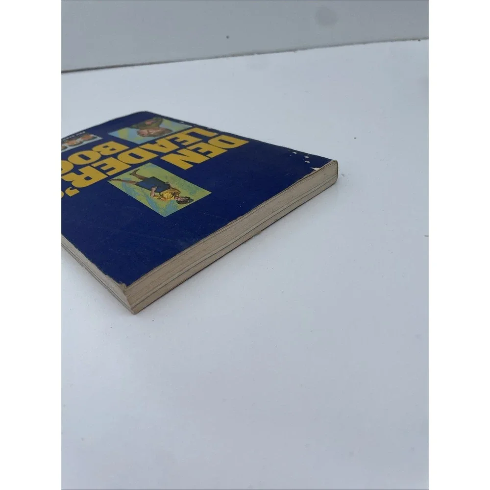 Vintage‎ Book Den Leader's Book Boy Scouts 1980 Paperback Book ******